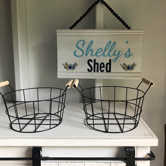 (2) Wire Baskets With Wooden Handles - Picture 10 of 10